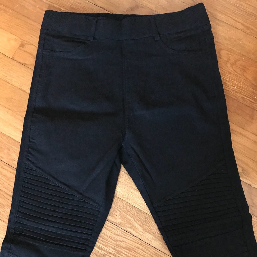 Cute black Jeggings NWOT